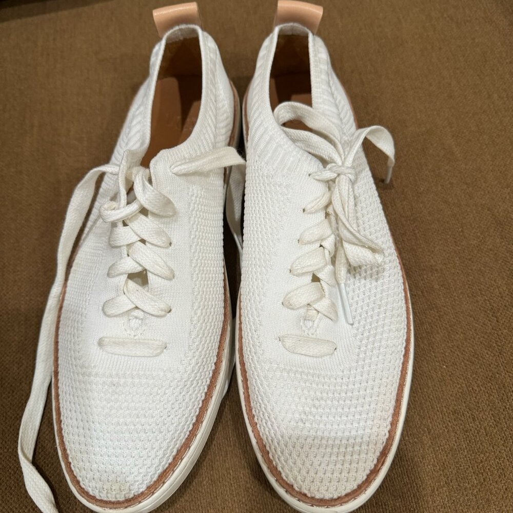 UGG Sneaker - Lace up - White - Size 8.5